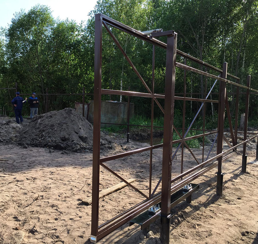 Варианты ворот на винтовых сваях в Вологодской области